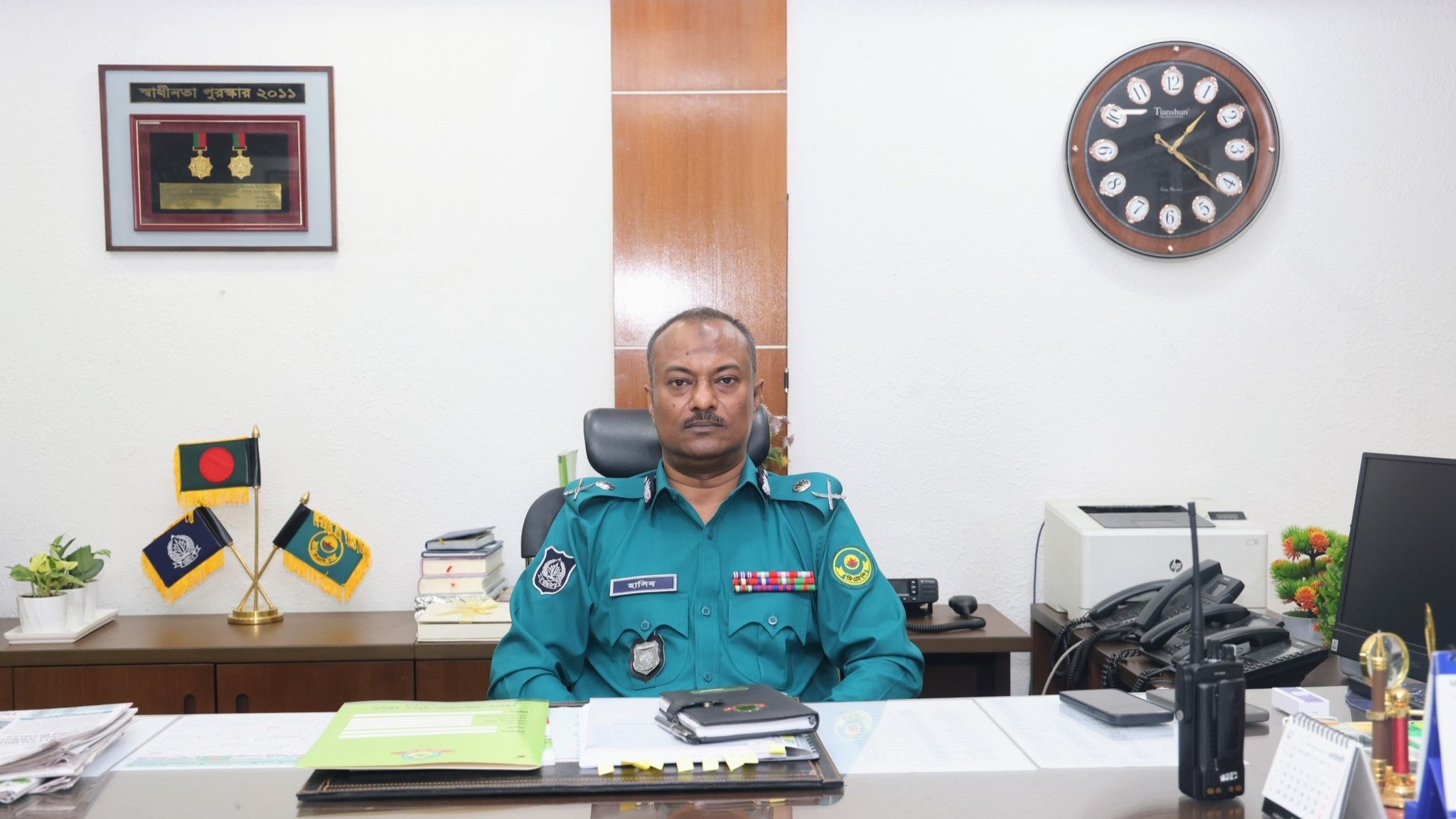 পুলিশের সামনে অস্ত্র বের করলে বুকে-পিঠে-মাথায় গুলি করার নির্দেশ